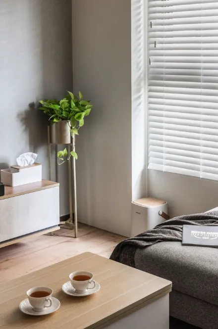 Norman venetian blinds in a bedroom